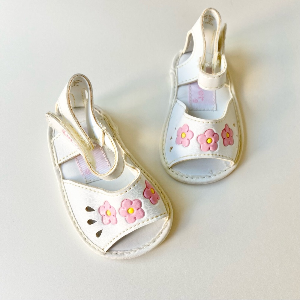 Gerber White and Pink Flower Velcro Sandals Size 2 (3-6 Months)